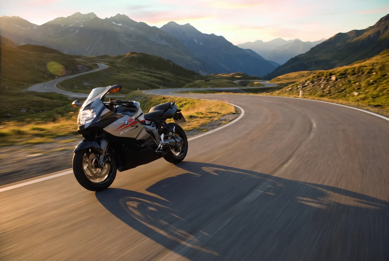 Die K1300S war von 2008 bis 2016 BMWs sportliche Speerspitze mit Reihenvierzylinder - mehr Hubraum, mehr Leistung und Duolever-Technik, die bis heute beeindruckt.